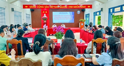 Đoàn kiểm tra chuyên ngành của Bộ Nội vụ làm việc với Trường Tiểu học Nha Trang